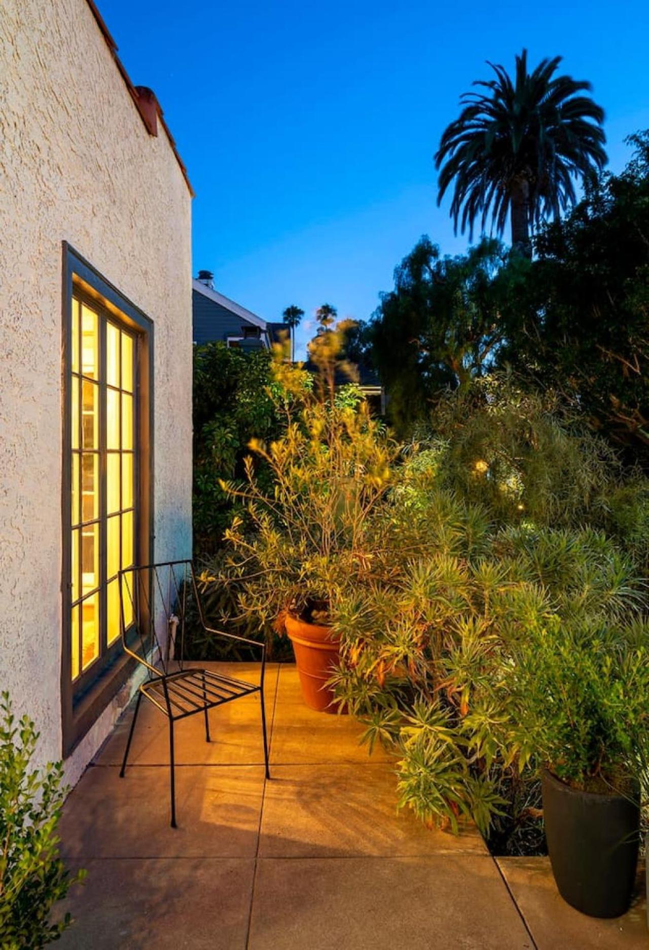 Charming Walk Street - A Venice Hideaway