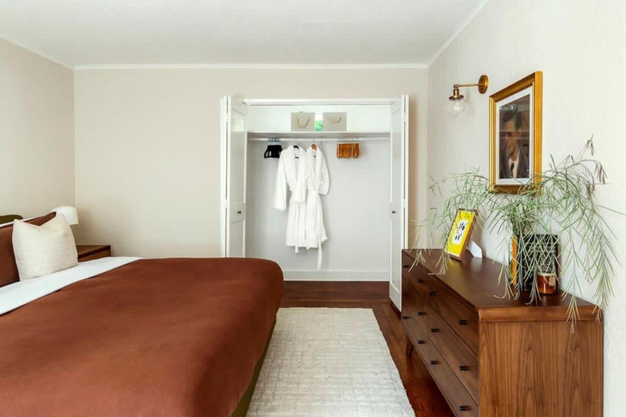 Charming Walk Street - A Venice Hideaway